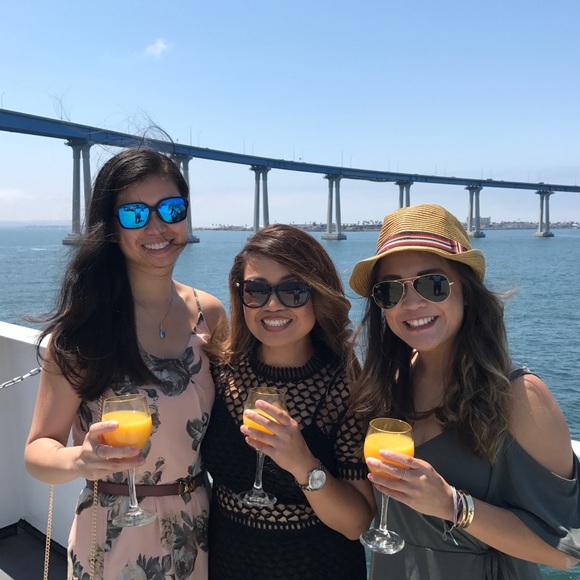 Hi! I’m Lynor and Welcome to my Closet! - Picture 7 of 8